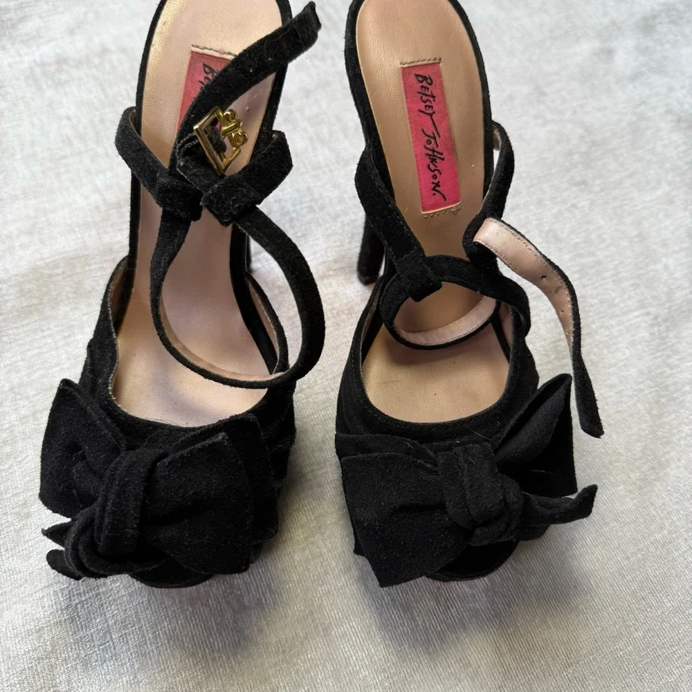 Betsy Johnson Black Velvet Platform Heels with Bows Sz 6